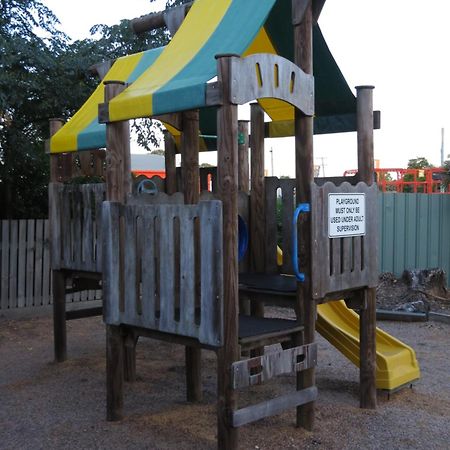 Bundaberg East Cabin And Tourist Park Exterior photo